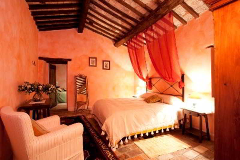 Castello Valenzino Aparthotel Pierantonio Εξωτερικό φωτογραφία