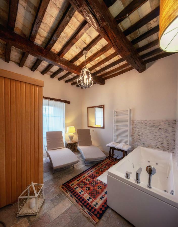 Castello Valenzino Aparthotel Pierantonio Εξωτερικό φωτογραφία