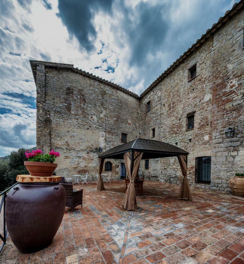Castello Valenzino Aparthotel Pierantonio Εξωτερικό φωτογραφία