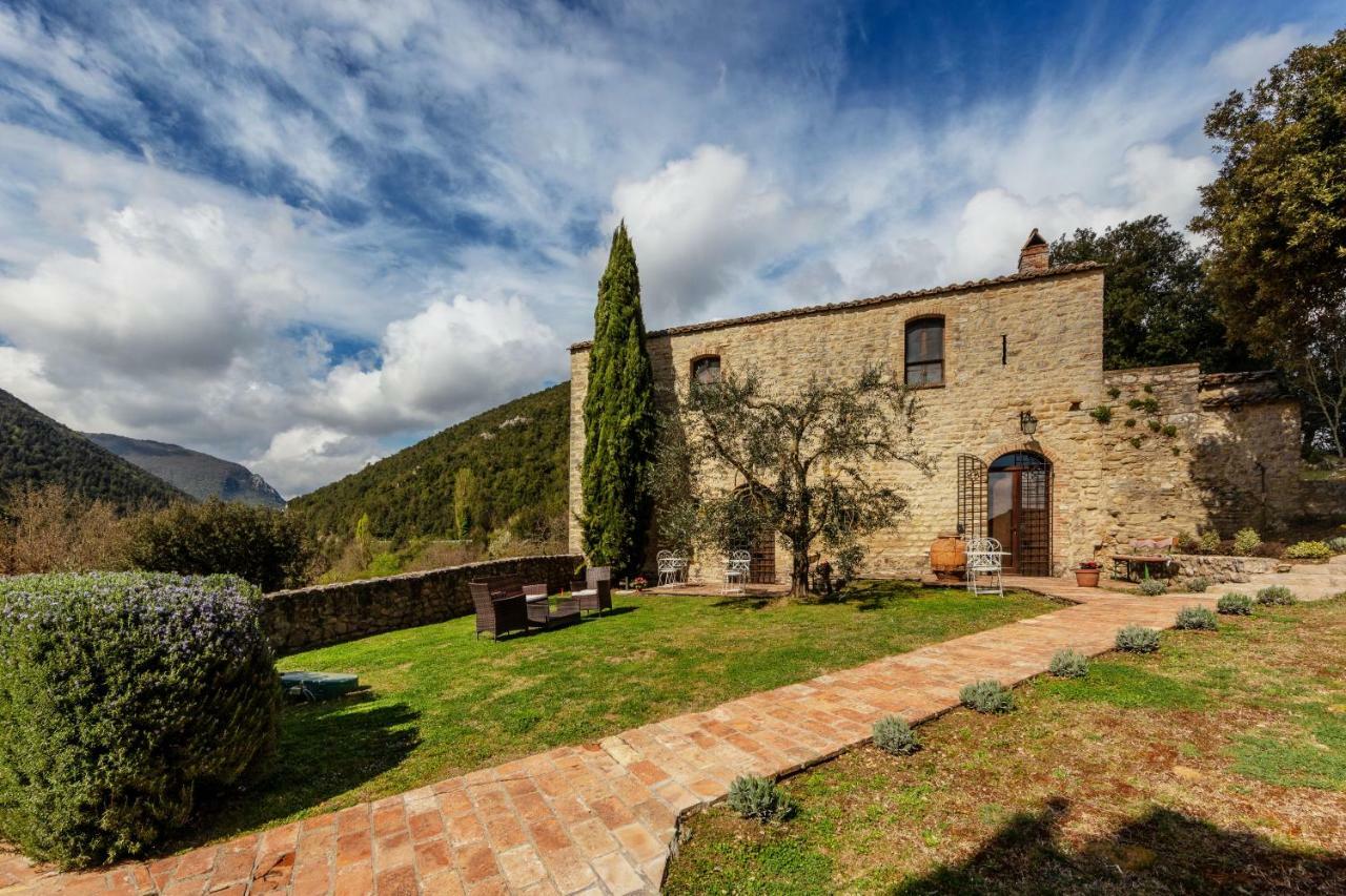 Castello Valenzino Aparthotel Pierantonio Εξωτερικό φωτογραφία