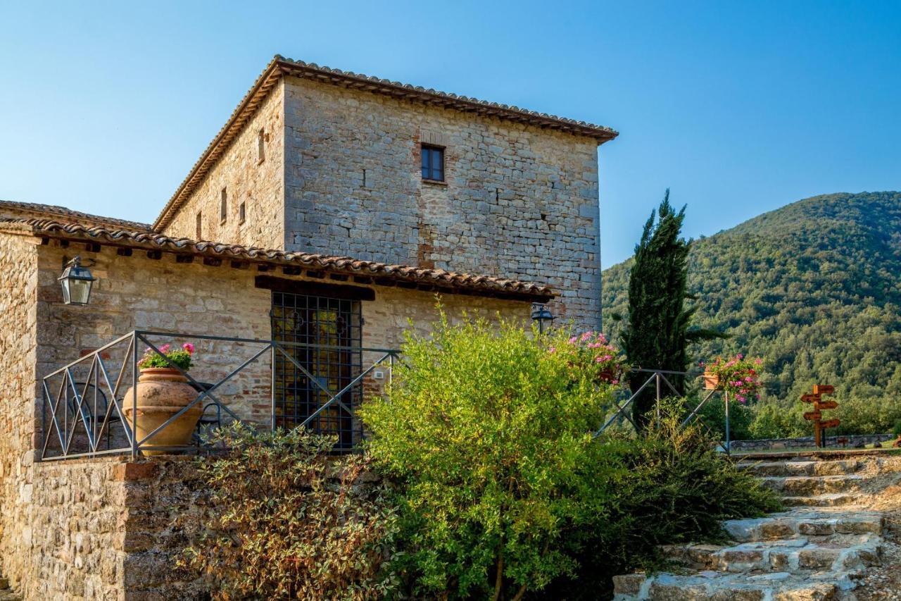 Castello Valenzino Aparthotel Pierantonio Εξωτερικό φωτογραφία